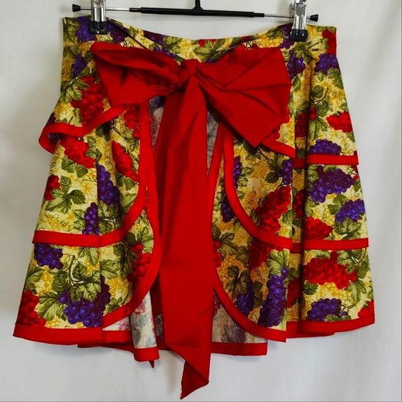 Hand Stitched Half Apron - Vintage by Candy's Aprons - Picture 4 of 6